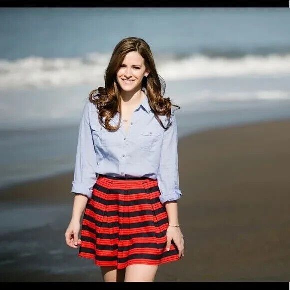 Gap Designed & Crafted Navy Blue Red Striped Short Full Skirt Size 8 NWOT - Picture 2 of 3